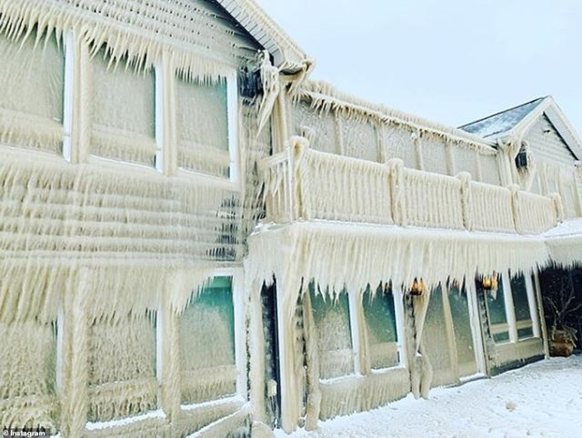 canh tuong la lam bao phu nhung ngoi nha sau tran bao tuyet