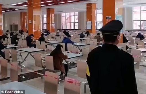 Quy tắc mới thời Covid-19: Nhà hàng cấm thực khách ngồi cạnh nhau khi ăn