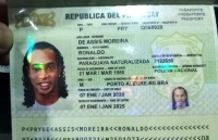 ronaldinho ghi 5 ban de vo dich giai futsal trong tu
