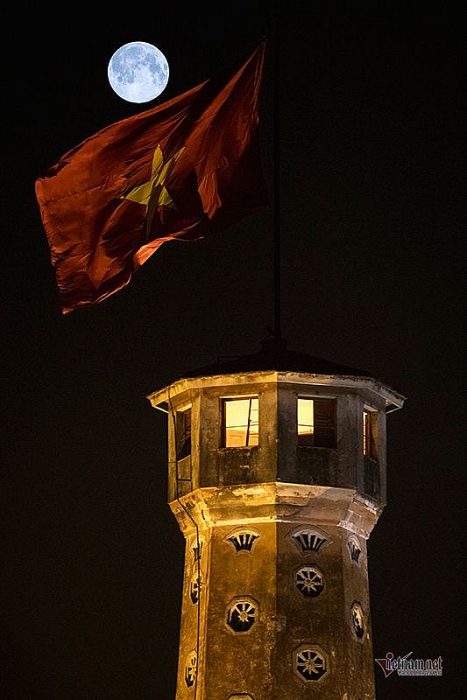 nhung hinh anh dep ve sieu trang tren bau troi ha noi