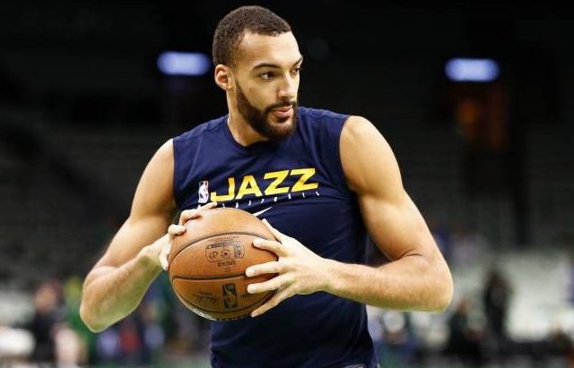 Sao bóng rổ mắc Covid-19, giải đấu NBA bị đe dọa