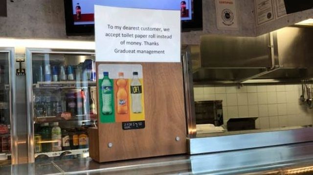 dich covid 19 nha hang chap nhan thanh toan bang giay ve sinh