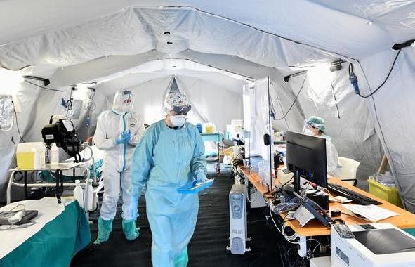 Các bệnh viện ở Italy căng mình đối phó với dịch Covid-19