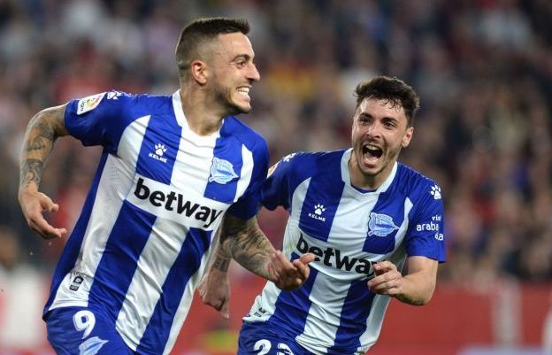 Một đội bóng của Tây Ban Nha có đến 15 người nhiễm Covid-19