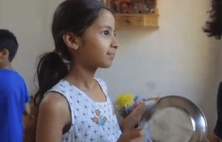 Ấn Độ: Người dân và du khách sáng tạo nhiều cách để cổ vũ chống dịch Covid-19