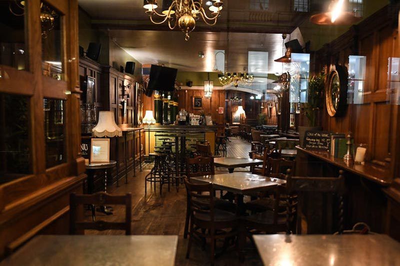 hinh anh nuoc anh phong toa toan quoc de chong covid 19