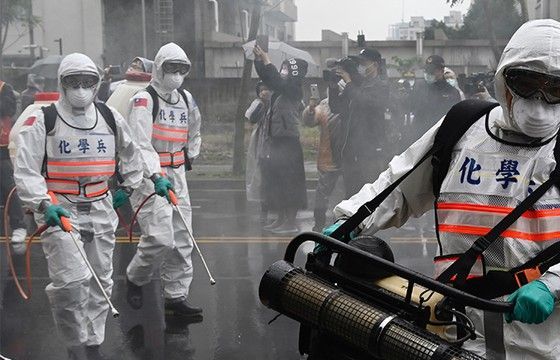 Dịch Covid-19: Bị phạt hơn 760 triệu đồng vì trốn cách ly để tiệc tùng chơi đêm