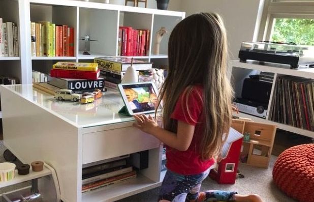 Nhật ký bà mẹ Mỹ với con gái 4 tuổi thời Covid-19: 'Mẹ, khi nào chúng ta đến sân chơi?'