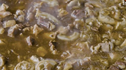 Thái Lan: Độc đáo món bò hầm có nước dùng đun hơn... 45 năm