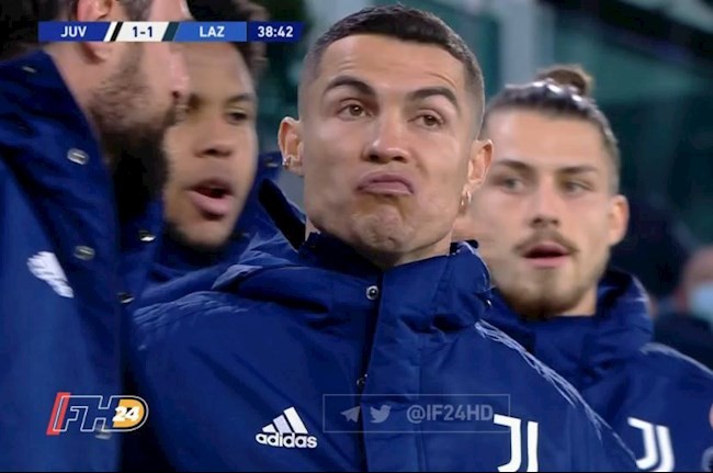 C.Ronaldo biểu hiện khác thường khi chứng kiến đồng đội ghi bàn C.Ronaldo biểu hiện khác thường khi chứng kiến đồng đội ghi bàn