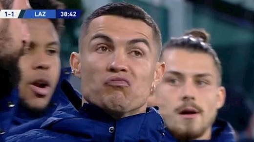 C.Ronaldo có biểu cảm gây bàn tán khi chứng kiến đồng đội ghi bàn