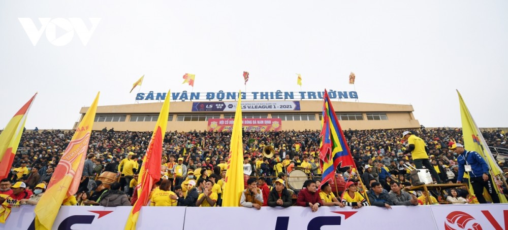 Đá bù vòng 3 V-League 2021: Cầu thủ có thân nhiệt trên 37,5 độ C không được thi đấu