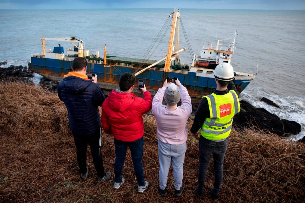 Bí ẩn con tàu ma không thủy thủ dạt vào bờ biển Irland
