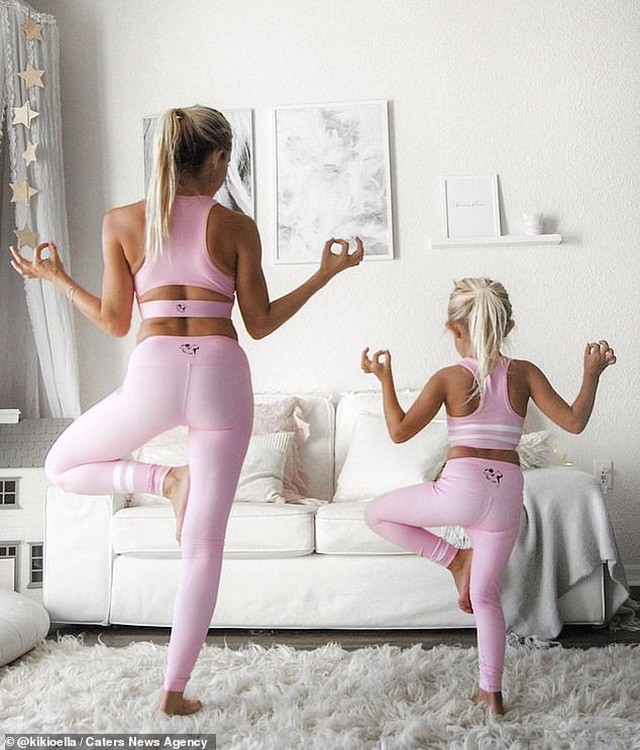 Nữ bồi bàn đổi đời nhờ đăng ảnh mặc đồ đôi với con gái trên mạng xã hội Nữ bồi bàn đổi đời nhờ đăng ảnh mặc đồ đôi với con gái trên mạng xã hội