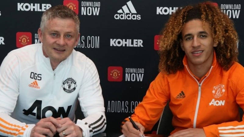 MU vững tốp 2 Ngoại hạng Anh và ký hợp đồng dài hạn với sao trẻ từng tập luyện ở Việt Nam