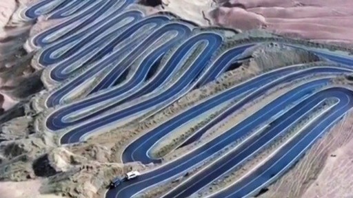Trung Quốc: Con đường 600 khúc cua thử thách cam go cho các tài xế giàu kinh nghiệm
