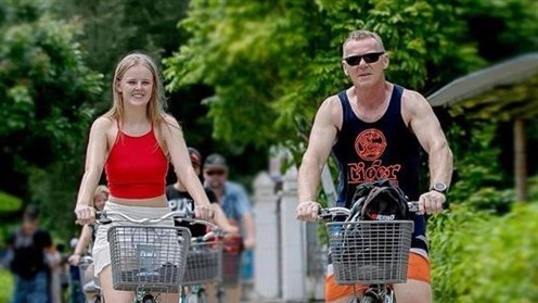 Việt Nam hy vọng có thể đón khách quốc tế trở lại từ tháng 7/2021