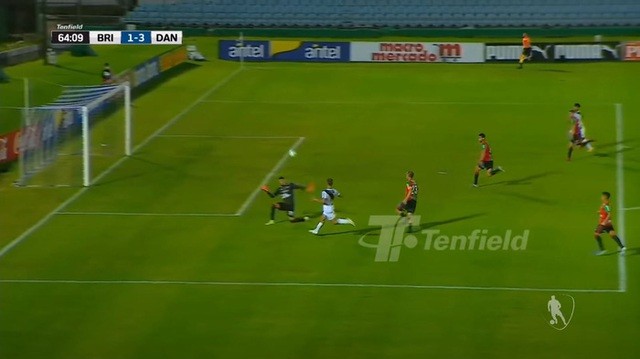 Tài năng trẻ Uruguay vượt kỷ lục của Pele là cầu thủ lập hat-trick trẻ nhất trong lịch sử bóng đá thế giới Tài năng trẻ Uruguay vượt kỷ lục của Pele là cầu thủ lập hat-trick trẻ nhất trong lịch sử bóng đá thế giới