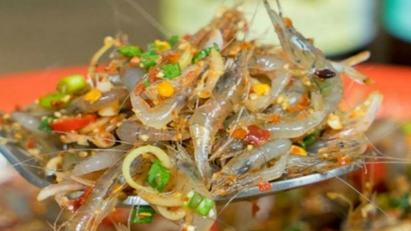 Goong ten - món ăn kinh dị, tép nhảy tanh tách trong miệng