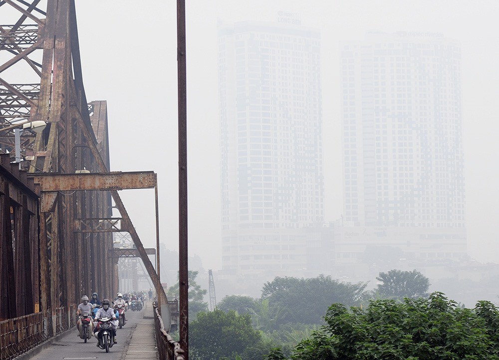 Dự báo thời tiết đêm nay và ngày mai (23-24/3): Bắc Bộ, Bắc Trung Bộ đêm và sáng trời rét, miền núi dưới 15 độ; Đông Nam Bộ nắng nóng