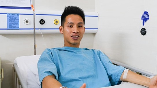 Bị phạm lỗi nguy hiểm, Hùng Dũng gãy chân, nghỉ thi đấu hết năm