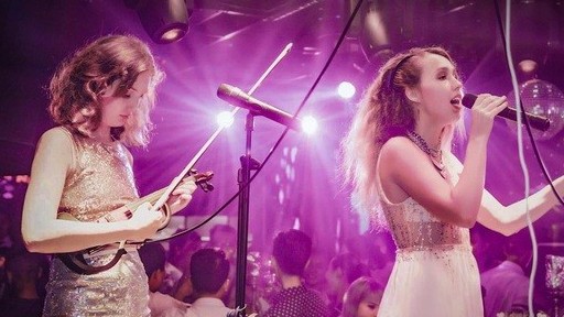 Cô gái Nga dành tình cảm lớn cho Việt Nam, nhặt rác trên bãi biển Phú Quốc