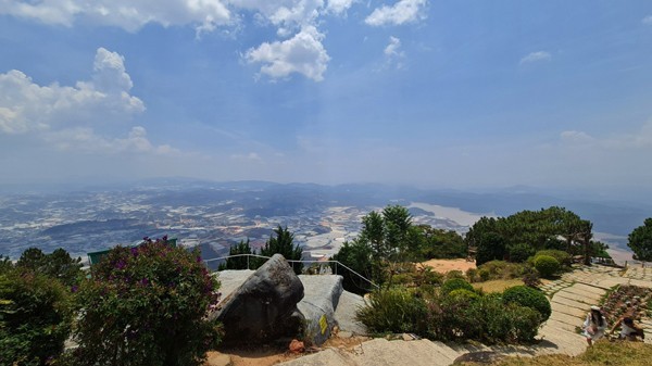 Lượng khách du lịch tăng 'nóng' trước kỳ nghỉ lễ 30/4