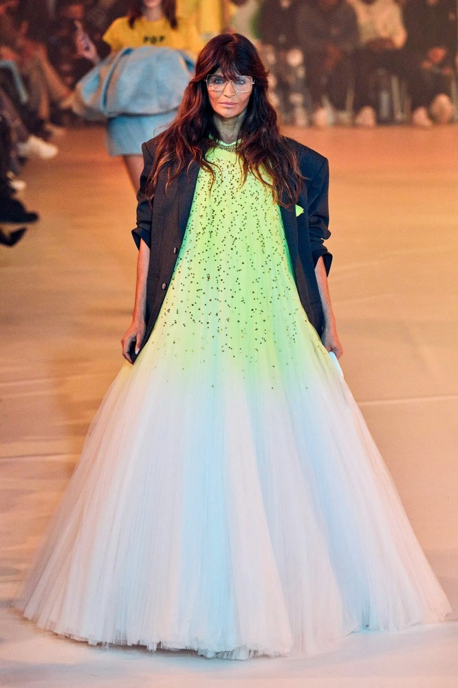 Cindy Crawford cùng dàn siêu mẫu nổi bật trên sàn diễn Paris Fashion Week