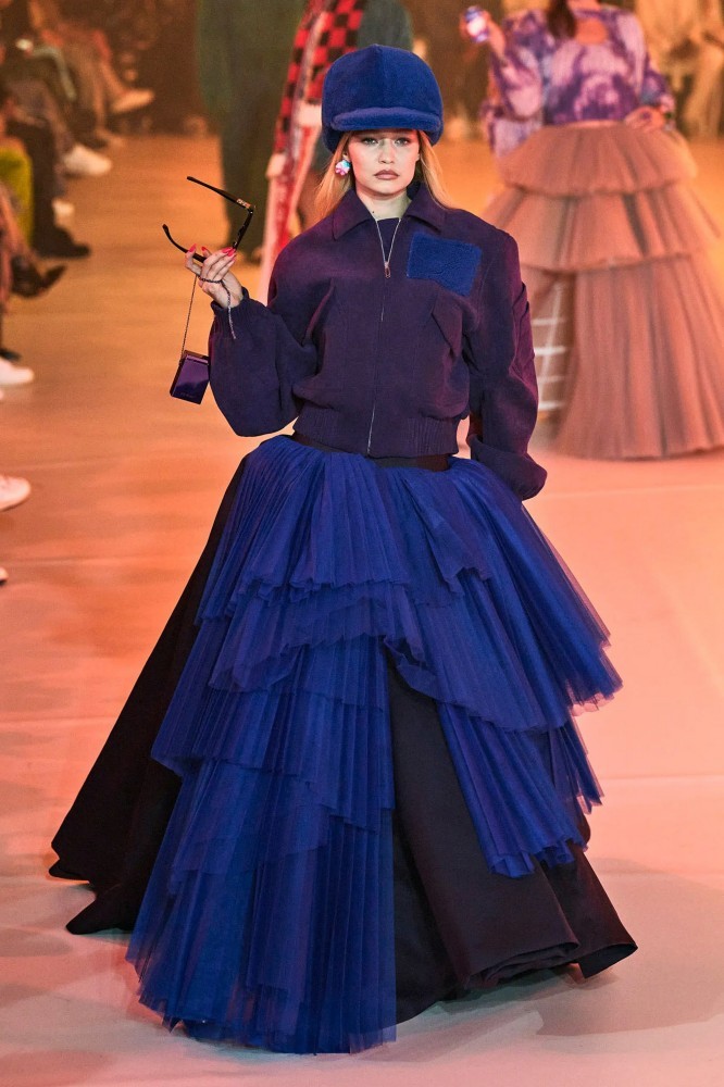 Cindy Crawford cùng dàn siêu mẫu nổi bật trên sàn diễn Paris Fashion Week