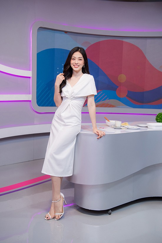 Á hậu Phương Nga