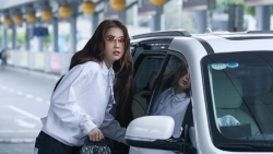 Ngọc Trinh đa dạng phong cách thời trang sân bay