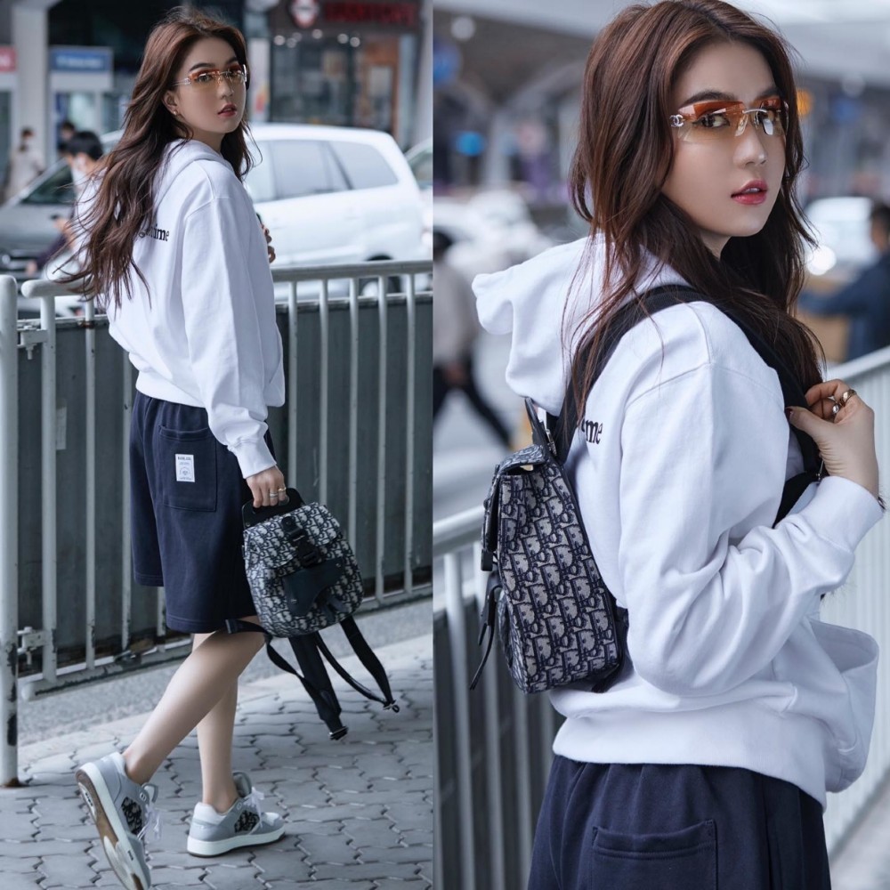 Ngọc Trinh đa dạng phong cách thời trang sân bay