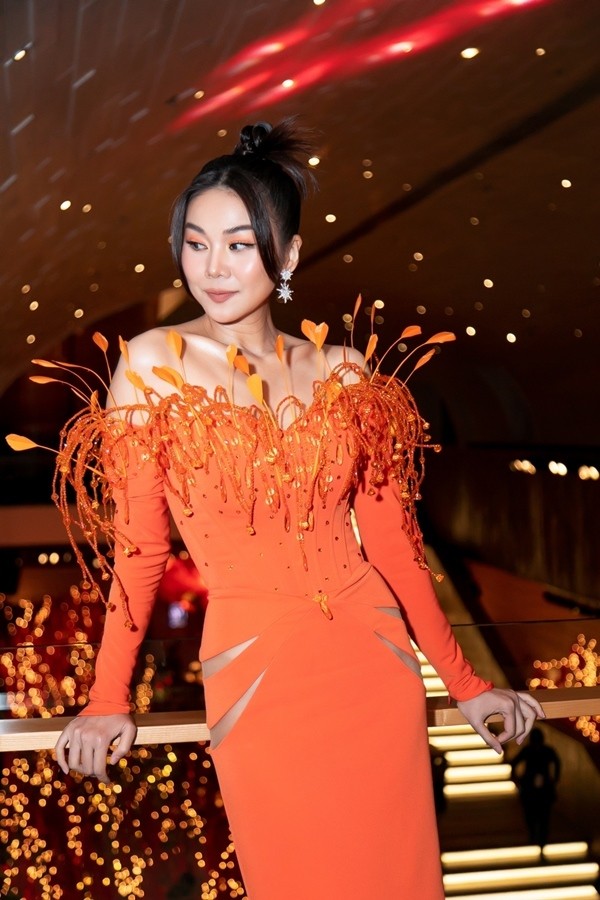 Siêu mẫu Thanh Hằng là khách mời đặc biệt tại một sự kiện tại TP.HCM mới đây. Người đẹp U40 rạng rỡ với thần thái nổi bật và thu hút mọi ánh nhìn bởi chiếc đầm rực rỡ được thiết kế cầu kỳ. 