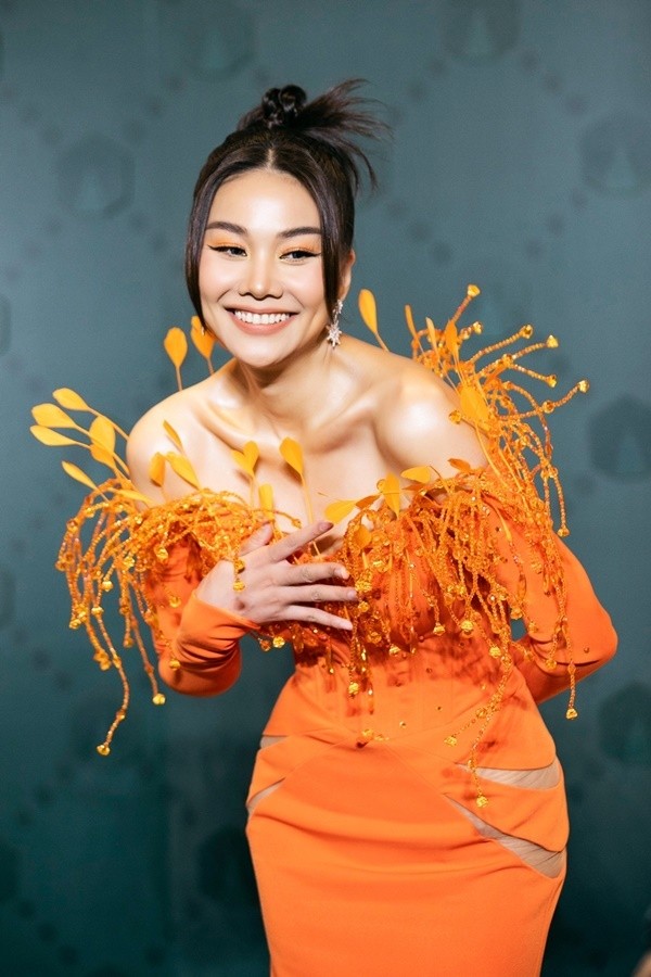 Siêu mẫu Thanh Hằng rực rỡ bên MC Kỳ Duyên và nam diễn viên Quốc Trường