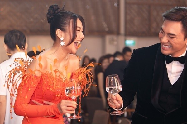 Siêu mẫu Thanh Hằng rực rỡ bên MC Kỳ Duyên và nam diễn viên Quốc Trường