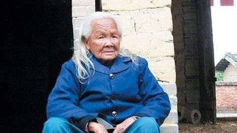 Câu chuyện về hai cụ bà sống lại giữa đám tang