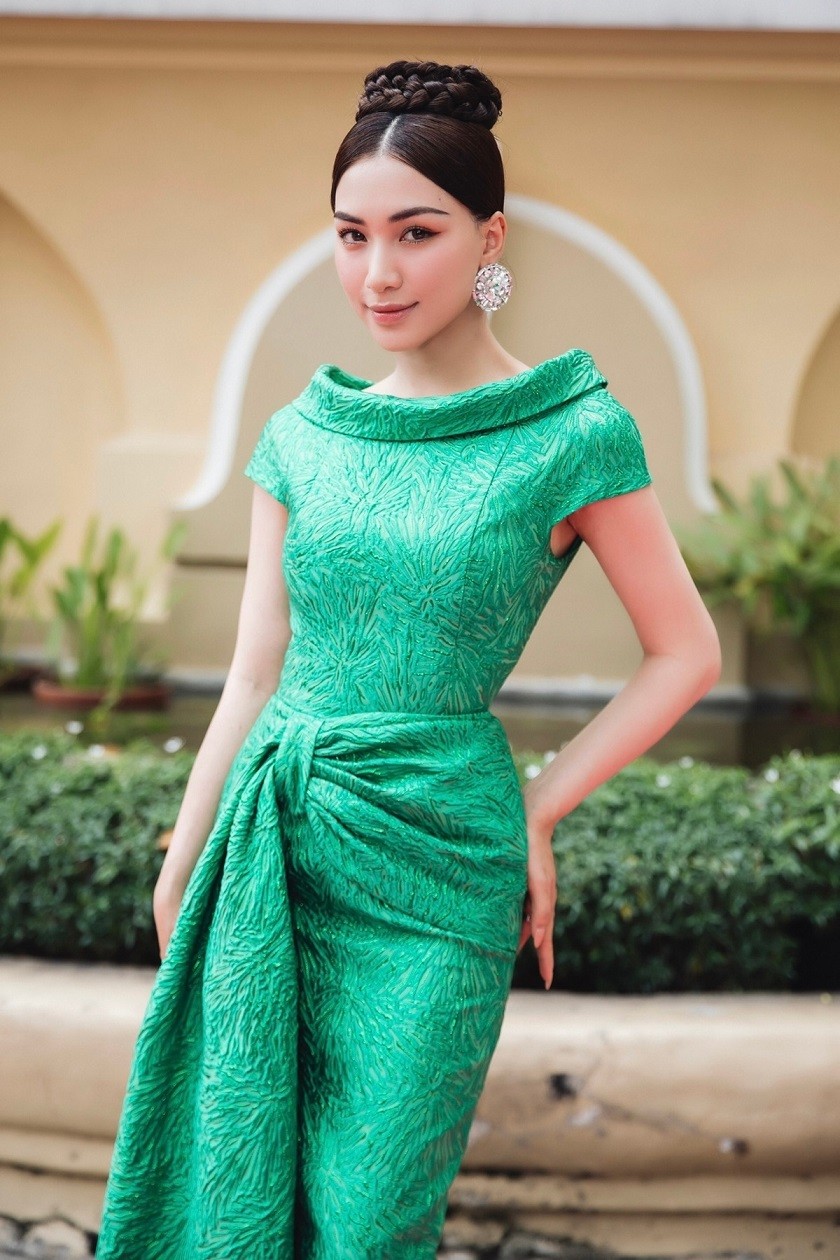 Sau khi khỏi Covid-19, Hòa Minzy nói cô hát hay hụt hơi, không thể chạm tới cao độ của các nốt cao và thường bị thở gấp mỗi lần hát điệp khúc. Ca sĩ thừa nhận mình hát phô hơn so với trước đây.