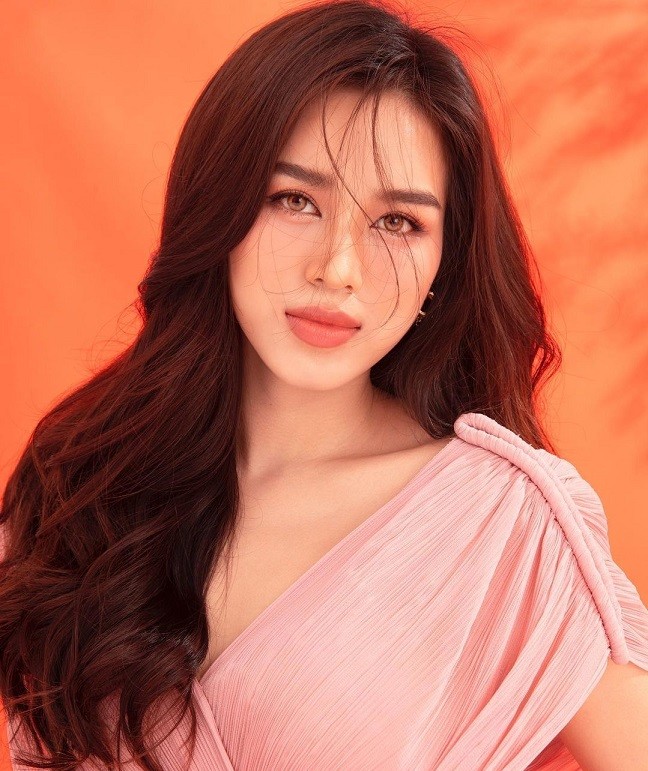 Hoa hậu Đỗ Thị Hà trưởng thành qua phong cách trang điểm