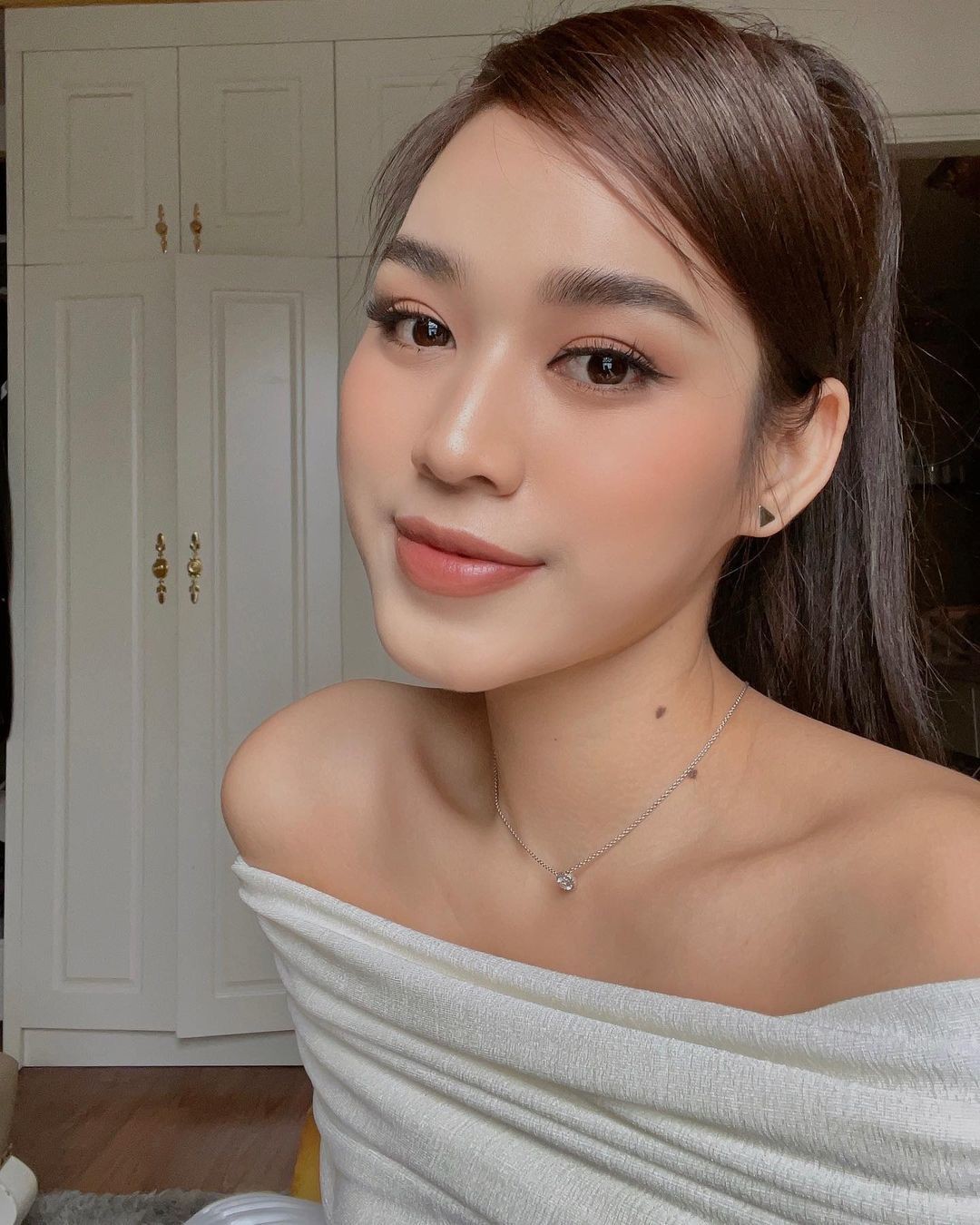 Hoa hậu Đỗ Thị Hà trưởng thành qua phong cách trang điểm