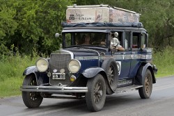 Hành trình 22 năm của một gia đình tự lái xe đi vòng quanh thế giới