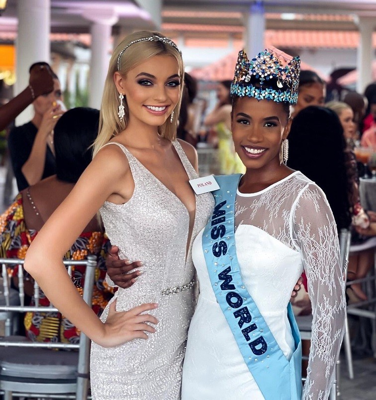 Vẻ đẹp ngọt ngào của tân Hoa hậu Thế giới 2021