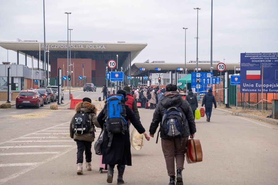 Nga-Ukraine thúc đẩy sơ tán dân thường qua các hành lang nhân đạo Nga-Ukraine thúc đẩy sơ tán dân thường qua các hành lang nhân đạo