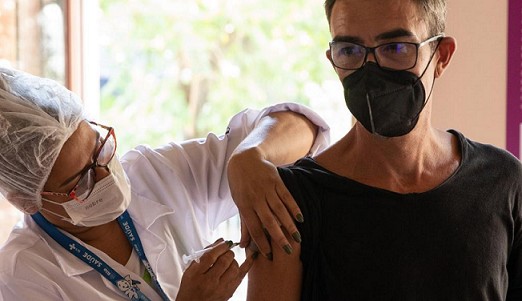 Tiêm vaccine phòng Covid-19 không gây  các nguy cơ lớn hơn về thần kinh