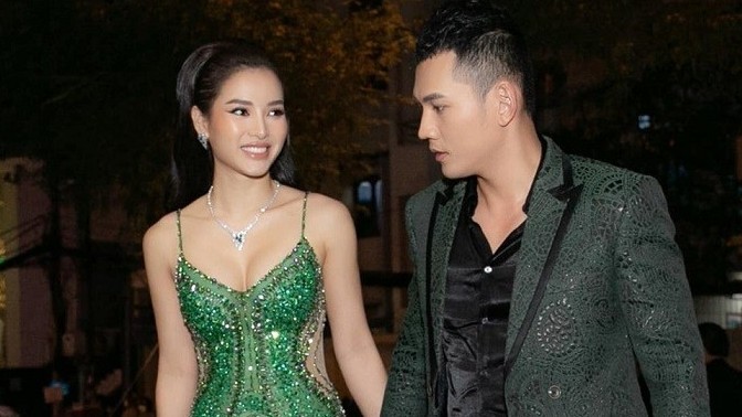Thời trang sánh đôi sang trọng của Phương Trinh Jolie và bạn trai