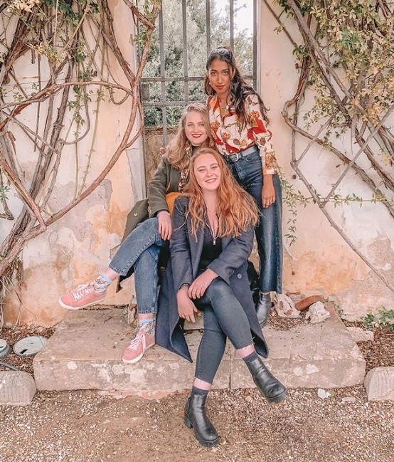 Cô gái lỡ chuyến du lịch do hộ chiếu ẩm mốc sau 2 năm vì Covid-19