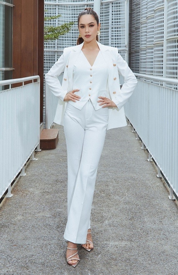 Ban giám khảo Hoa hậu Hoàn vũ Việt Nam 2022 xinh đẹp với tông trắng Ban giám khảo Hoa hậu Hoàn vũ Việt Nam 2022 xinh đẹp với tông trắng