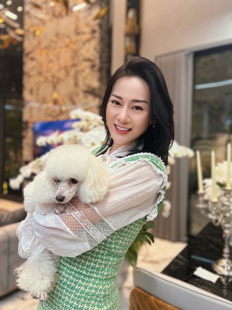 Phương Oanh 'siết cân' về dáng chuẩn sau 'Hương vị tình thân'