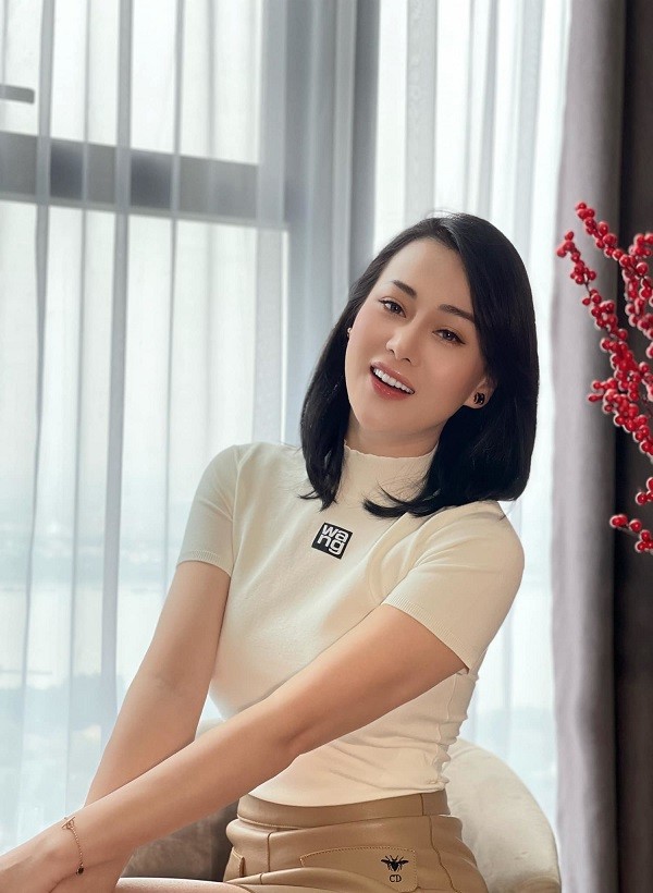 Phương Oanh 'siết cân' về dáng chuẩn sau 'Hương vị tình thân'