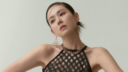 Son Ye Jin miệt mài công việc và trẻ đẹp trên tạp chí