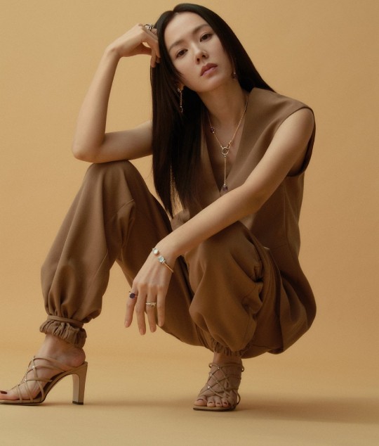 Son Ye Jin trẻ hơn tuổi nhờ phong cách thời trang hiện đại